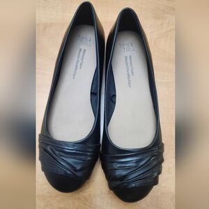 Time and Tru Black Ballet Flats with‎ Elegant Pleating And Memory Foam Womens 7